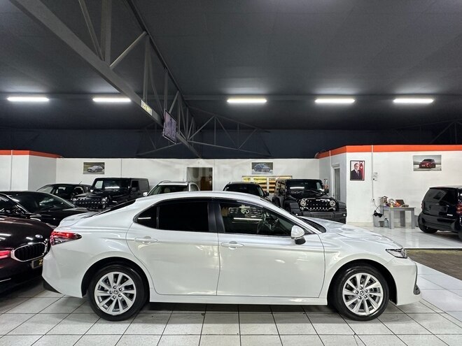 Toyota Camry-11