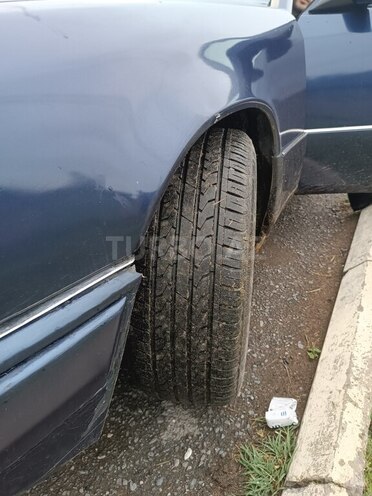 Mercedes E 250 1995, 542,023 km - 2.5 л - Qax
