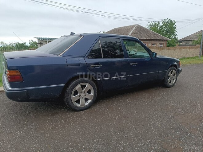 Mercedes E 250 1995, 542,023 km - 2.5 л - Qax