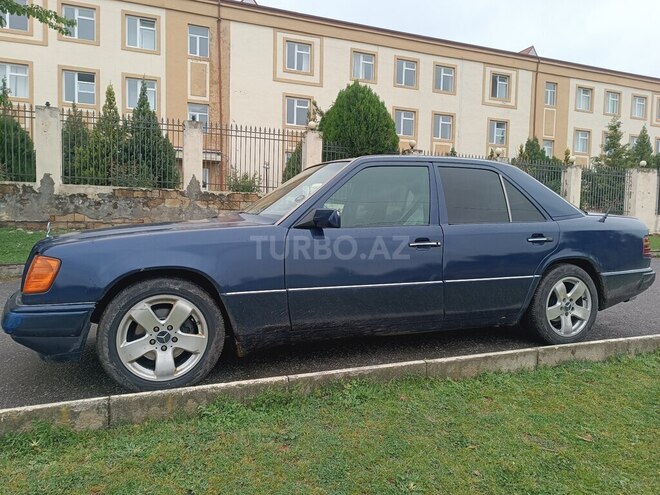 Mercedes E 250 1995, 542,023 km - 2.5 л - Qax