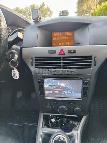 Opel Astra 2004, 250,000 km - 1.4 l - Salyan