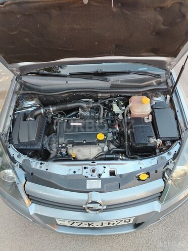 Opel Astra 2004, 250,000 km - 1.4 l - Salyan