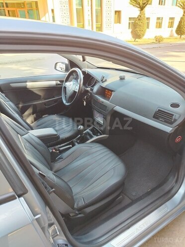 Opel Astra 2004, 250,000 km - 1.4 l - Salyan