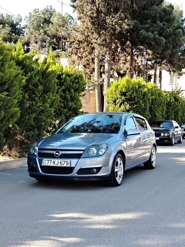 Opel Astra 2004, 250,000 km - 1.4 l - Salyan
