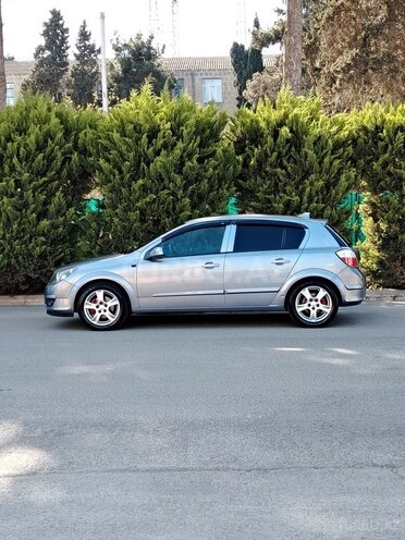 Opel Astra 2004, 250,000 km - 1.4 l - Salyan