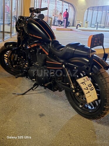 Harley-Davidson Sportster Custom 1200-2