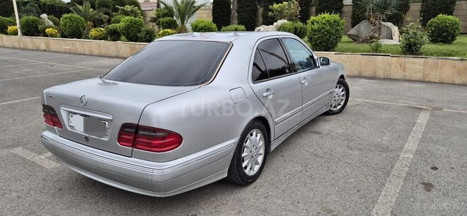 Mercedes E 270 2001, 593,045 km - 2.7 l - Bərdə
