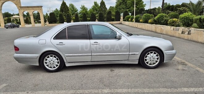 Mercedes E 270 2001, 593,045 km - 2.7 l - Bərdə