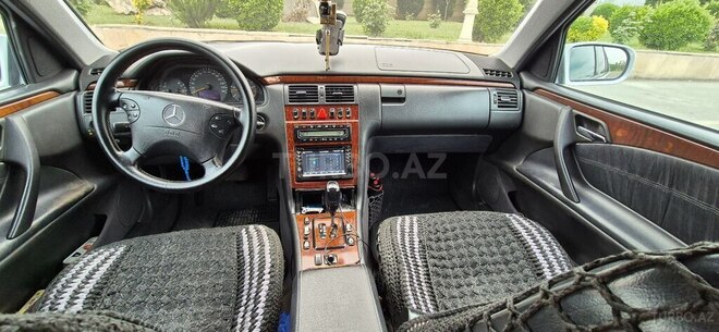Mercedes E 270 2001, 593,045 km - 2.7 l - Bərdə