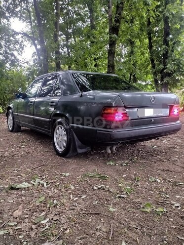 Mercedes E 240 1988, 385,249 km - 2.4 л - Masallı