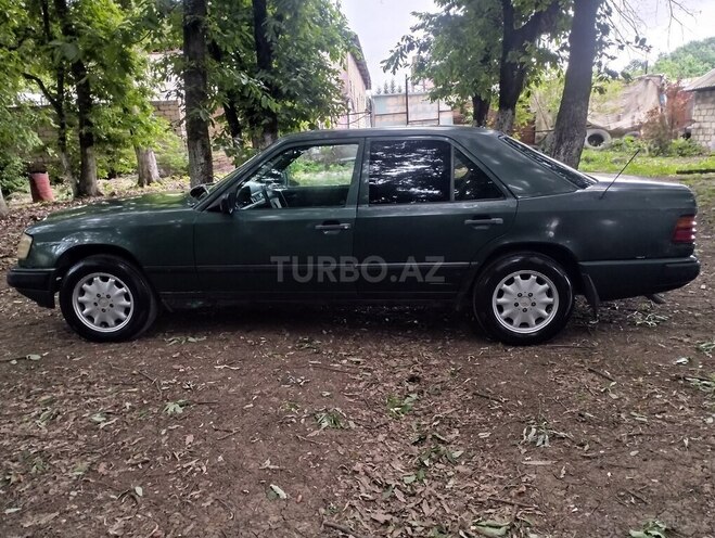 Mercedes E 240 1988, 385,249 km - 2.4 л - Masallı
