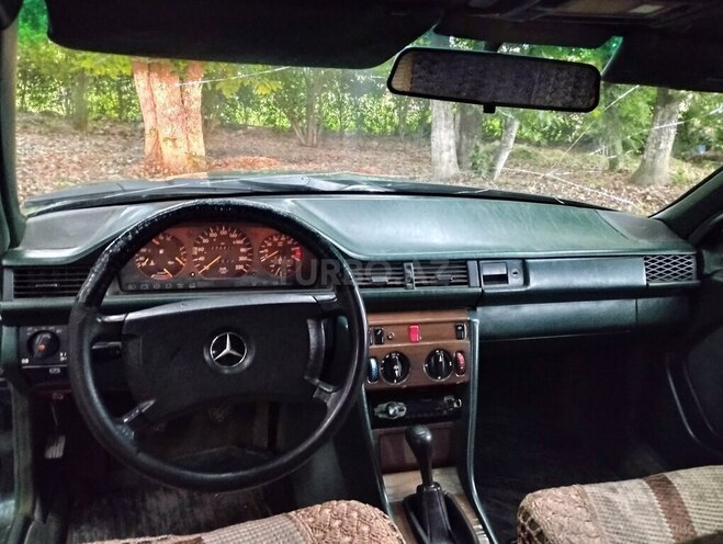 Mercedes E 240 1988, 385,249 km - 2.4 л - Masallı