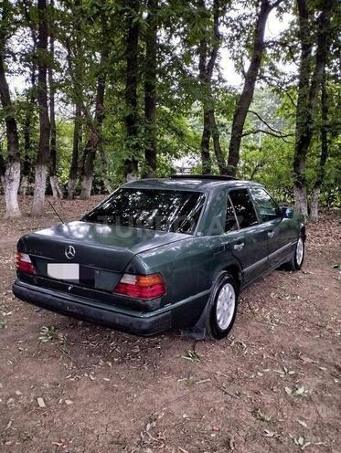 Mercedes E 240 1988, 385,249 km - 2.4 л - Masallı