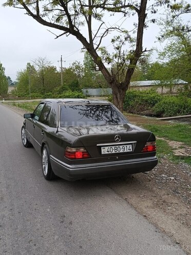 Mercedes E 200 1995, 62,361 km - 2.0 l - Bakı