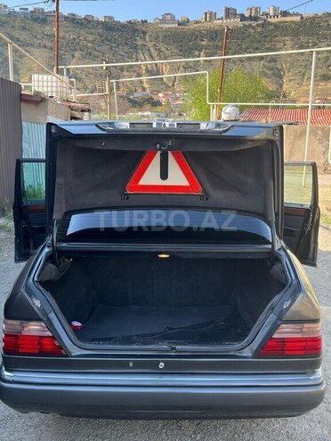 Mercedes E 200 1995, 62,361 km - 2.0 l - Bakı