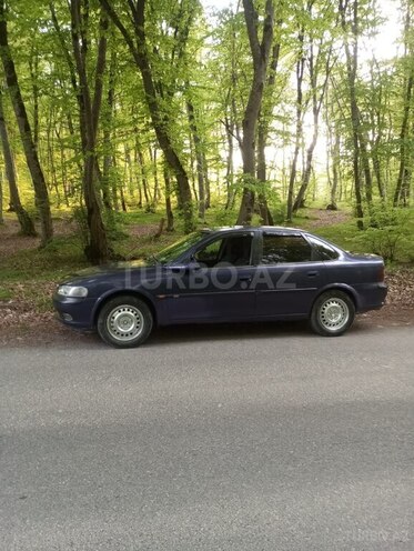 Opel Vectra 1995, 280,000 km - 2.0 l - Qusar