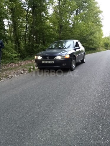 Opel Vectra 1995, 280,000 km - 2.0 l - Qusar