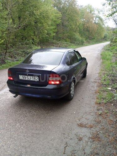 Opel Vectra 1995, 280,000 km - 2.0 l - Qusar