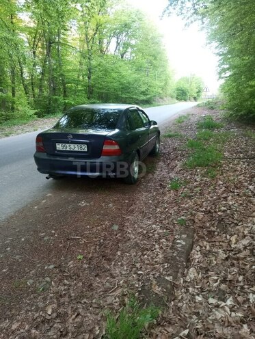 Opel Vectra 1995, 280,000 km - 2.0 l - Qusar