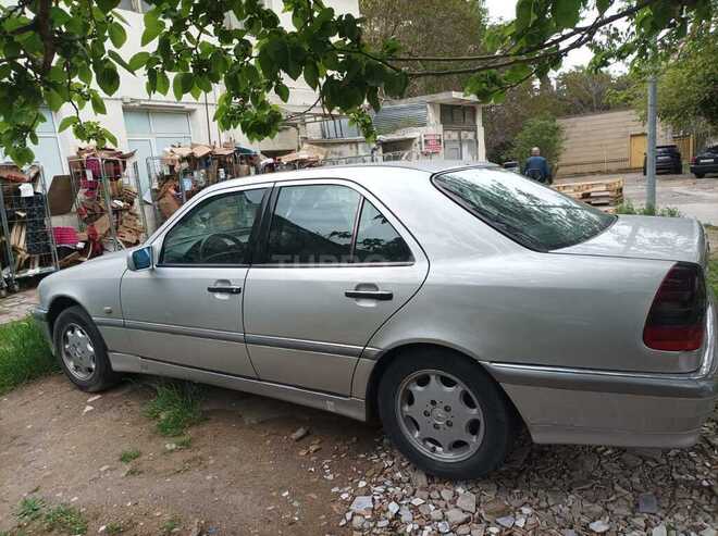 Mercedes C 240 2000, 260,000 km - 2.4 l - Bakı