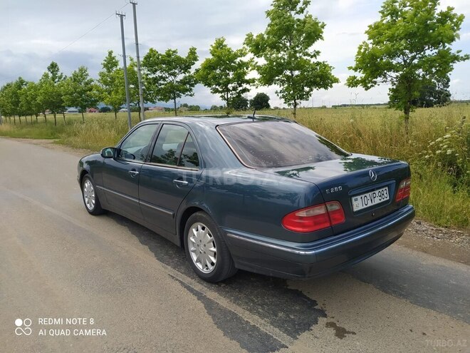 Mercedes E 280 2000, 245,000 km - 2.8 l - Bakı