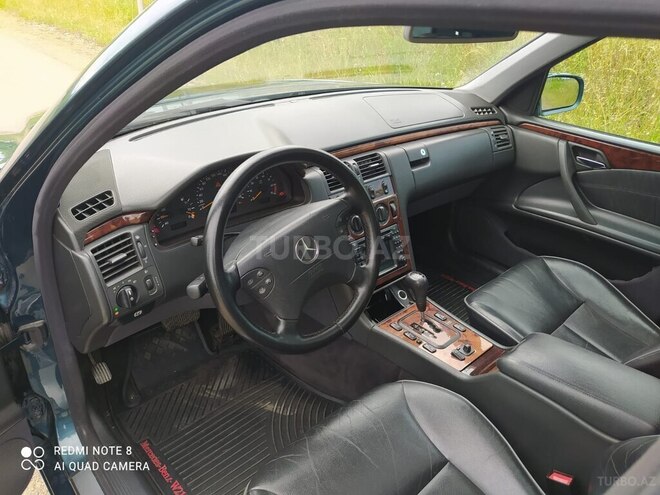Mercedes E 280 2000, 245,000 km - 2.8 l - Bakı