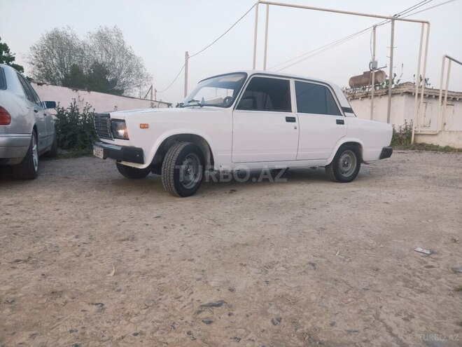 LADA (VAZ) 2107 2006, 52,000 km - 1.6 l - Salyan