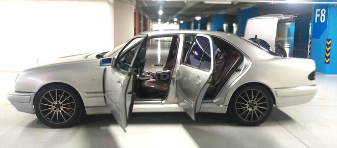 Mercedes E 240 1999, 226,000 km - 2.4 л - Gəncə