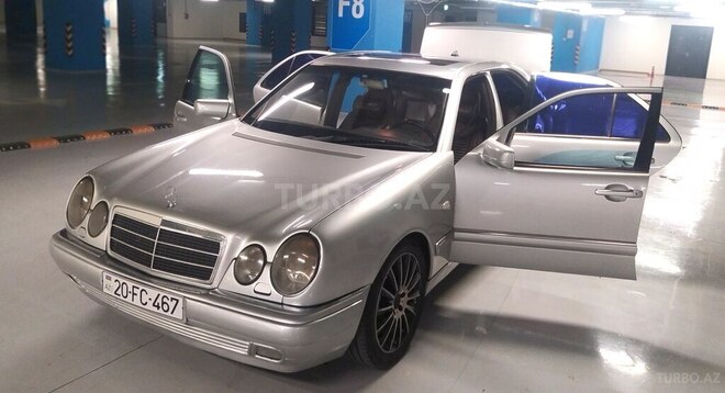 Mercedes E 240 1999, 226,000 km - 2.4 л - Gəncə