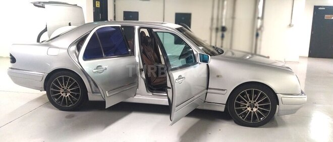 Mercedes E 240 1999, 226,000 km - 2.4 л - Gəncə