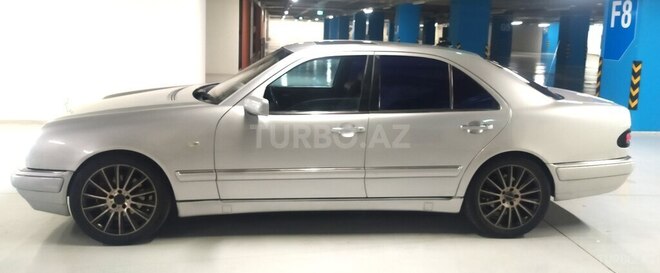 Mercedes E 240 1999, 226,000 km - 2.4 л - Gəncə