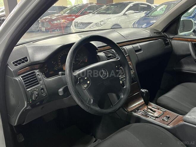 Mercedes E 220 d 1999, 388,000 km - 2.2 l - Bakı