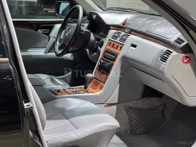 Mercedes E 220 d 1999, 297,000 km - 2.2 l - Bakı