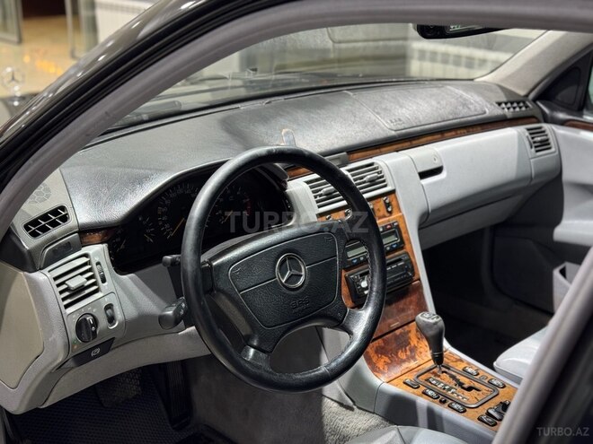 Mercedes E 220 d 1999, 297,000 km - 2.2 l - Bakı