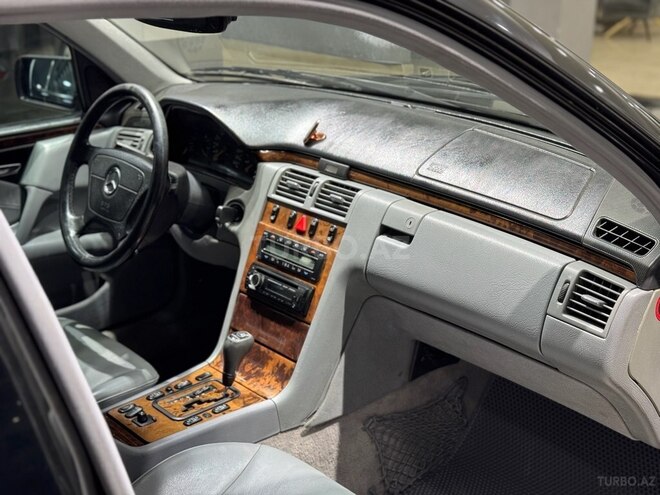 Mercedes E 220 d 1999, 297,000 km - 2.2 l - Bakı