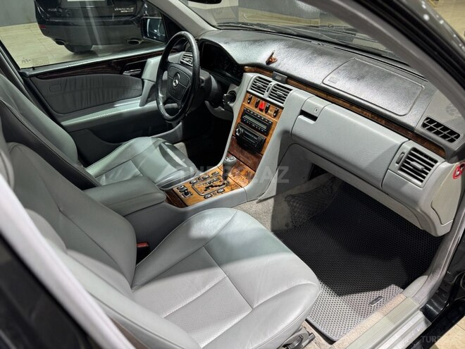 Mercedes E 220 d 1999, 297,000 km - 2.2 l - Bakı