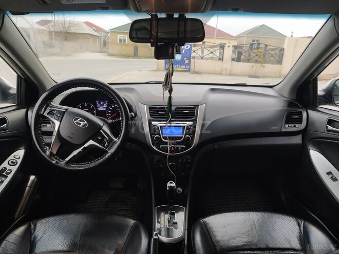 Hyundai Accent 2011, 180,000 km - 1.6 l - Bakı