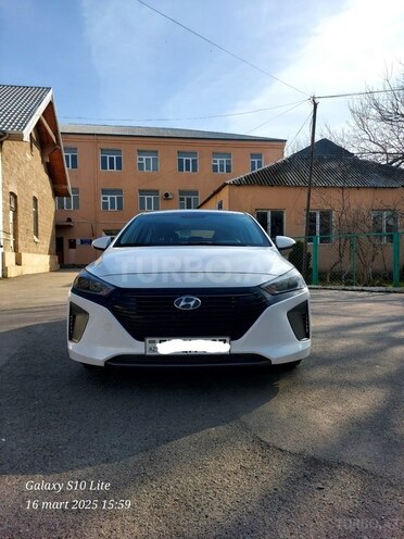 Hyundai IONIQ-1