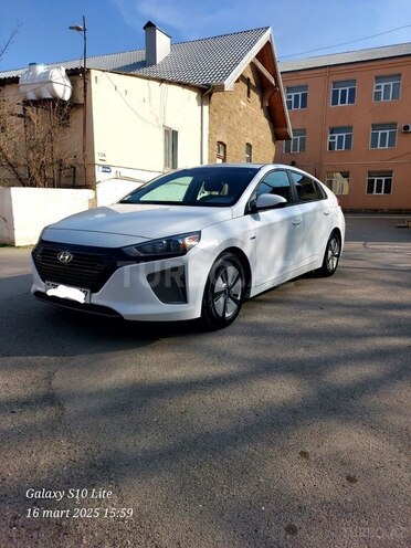 Hyundai IONIQ-8