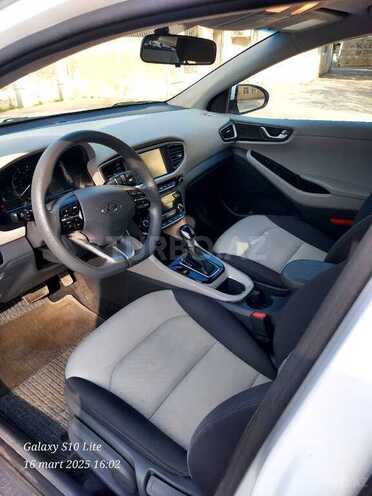 Hyundai IONIQ-10