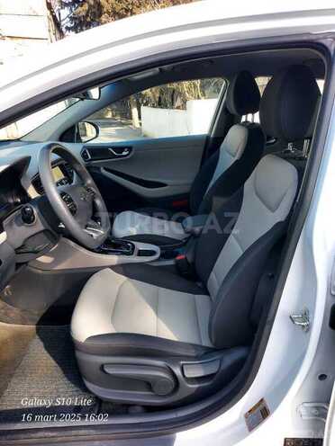 Hyundai IONIQ-11
