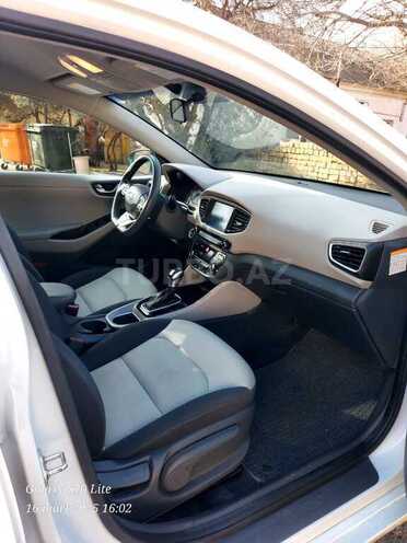 Hyundai IONIQ-12