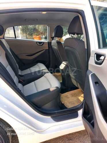 Hyundai IONIQ-13