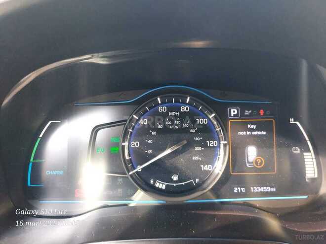 Hyundai IONIQ-14