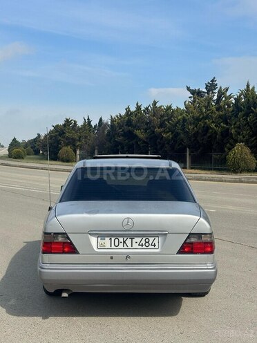 Mercedes E 220 1994, 245,600 km - 2.2 l - Bakı