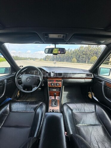 Mercedes E 220 1994, 245,600 km - 2.2 l - Bakı