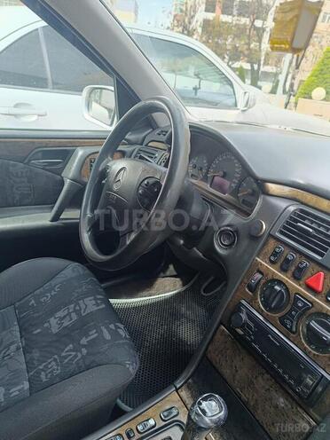 Mercedes E 270 2000, 383,000 km - 2.7 l - Bakı