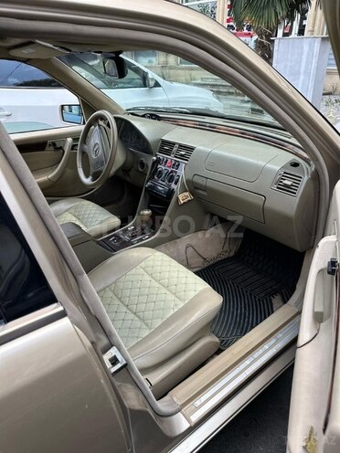 Mercedes C 230 2000, 260,000 km - 2.3 l - Gəncə