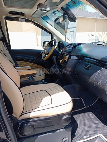 Mercedes Viano-7