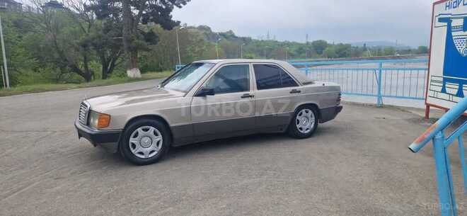 Mercedes 190 1988, 200,000 km - 2.0 l - Quba
